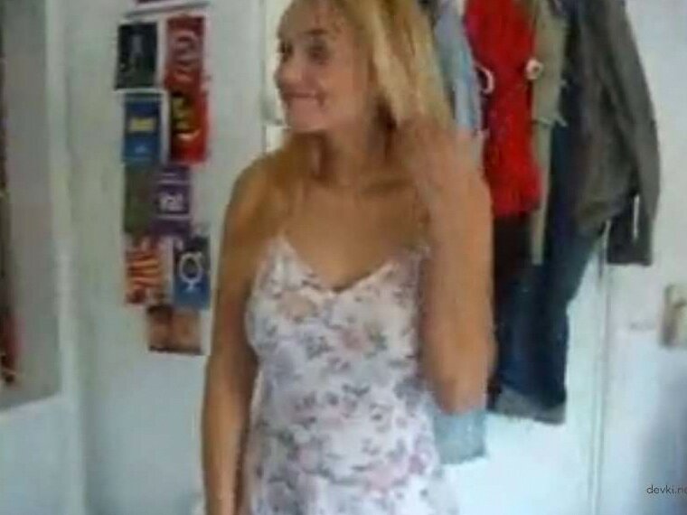 Моя подруга согласилась на интимную домашнюю съемку для нашего личного архива