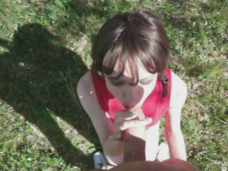 Нежный минет на закате солнца в окружении природы