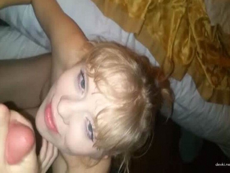 Целование, раздевание и конча на девушку в домашнем видео