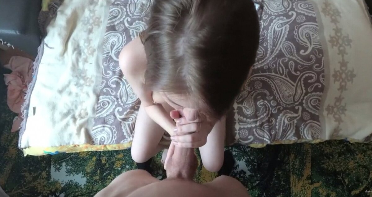 Молодая красотка стонет и получает удовольствие от анала и вагинального секса