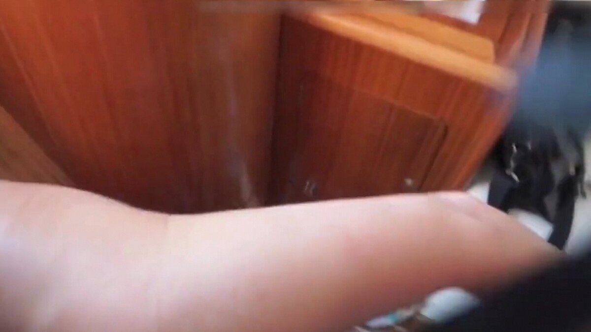 Зрелая жена удовлетворяет мужа минетом на яхте, а он кончает ей в рот, полный экстаз!