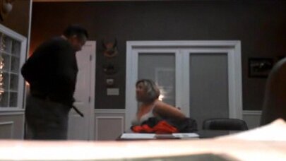 Она удивилась, когда ее босс внезапно кончил ей в рот после страстного минета!