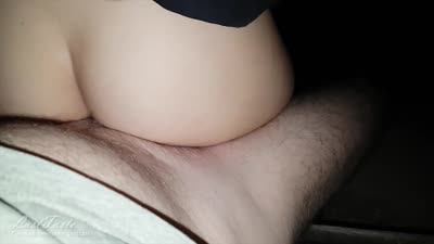 Нежная парочка наслаждается камшотами в публичном месте: самые откровенные моменты