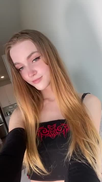 Соблазнительная красотка сняла интимное видео для своего возлюбленного, который просто без ума от ее шикарной внешности.