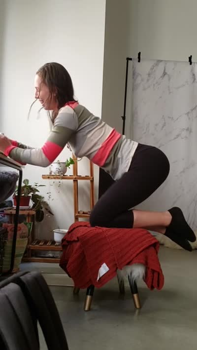 Мощный секс в позе "стоя раком" с оргазмом внутрь - жаркое видео для взрослых